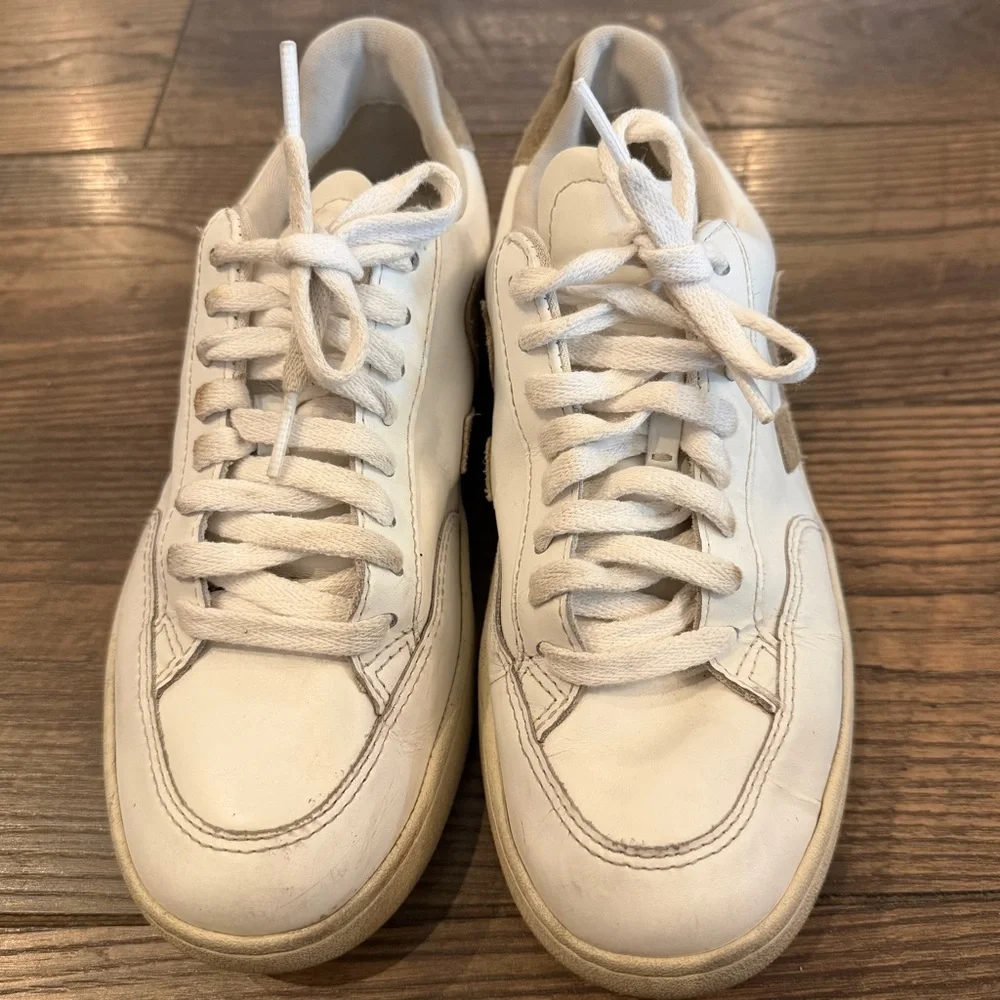 Veja Womens V-12‎ White/Camel Leather Sneakers Size 7